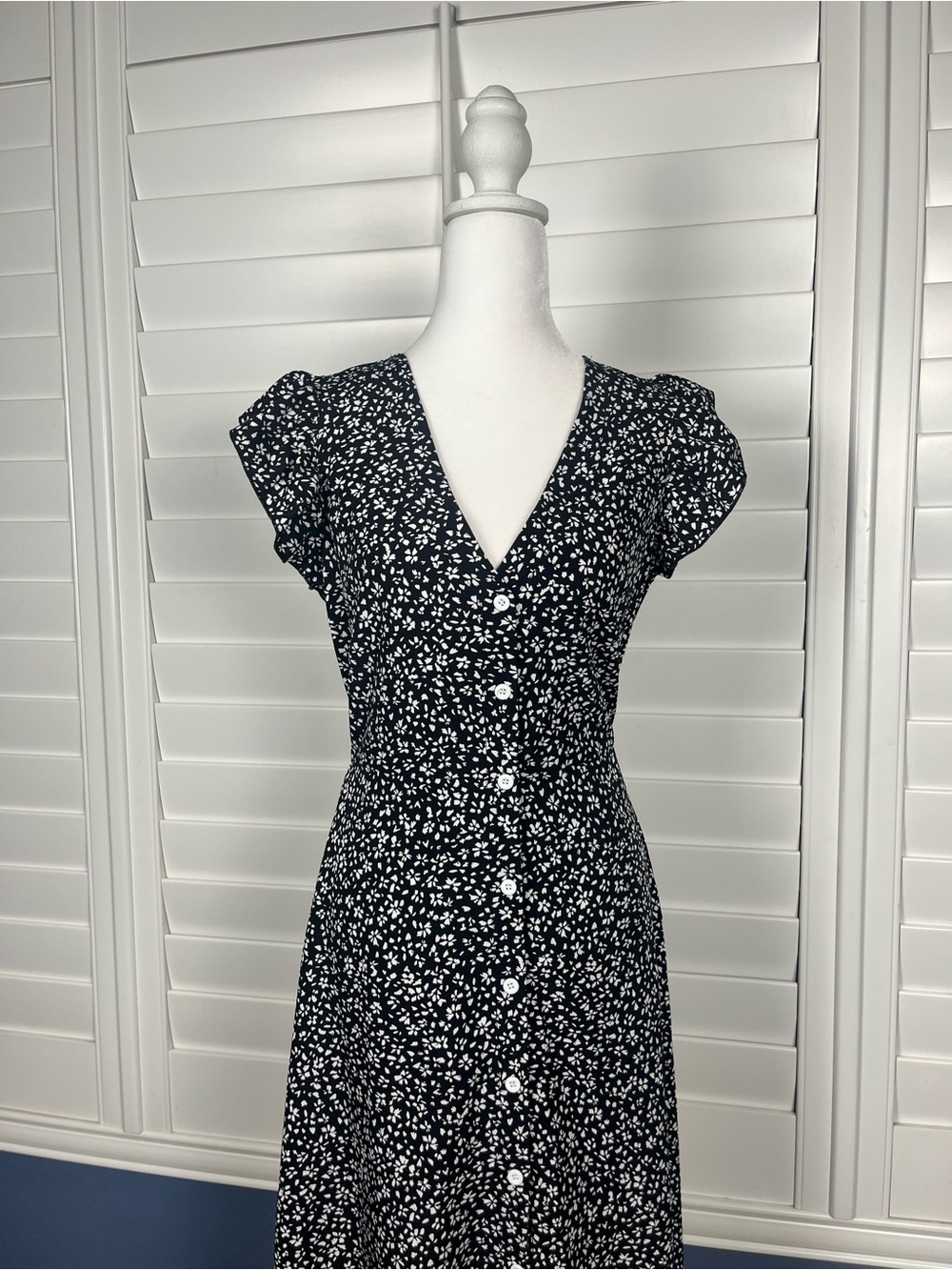 SHEIN black floral button front midi dress with flutter sleeves Size small - Picture 2 of 7